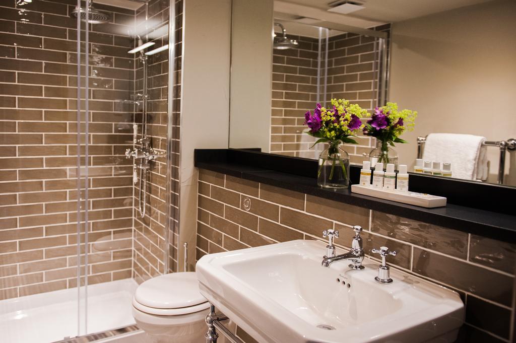 The White Hart, 4*